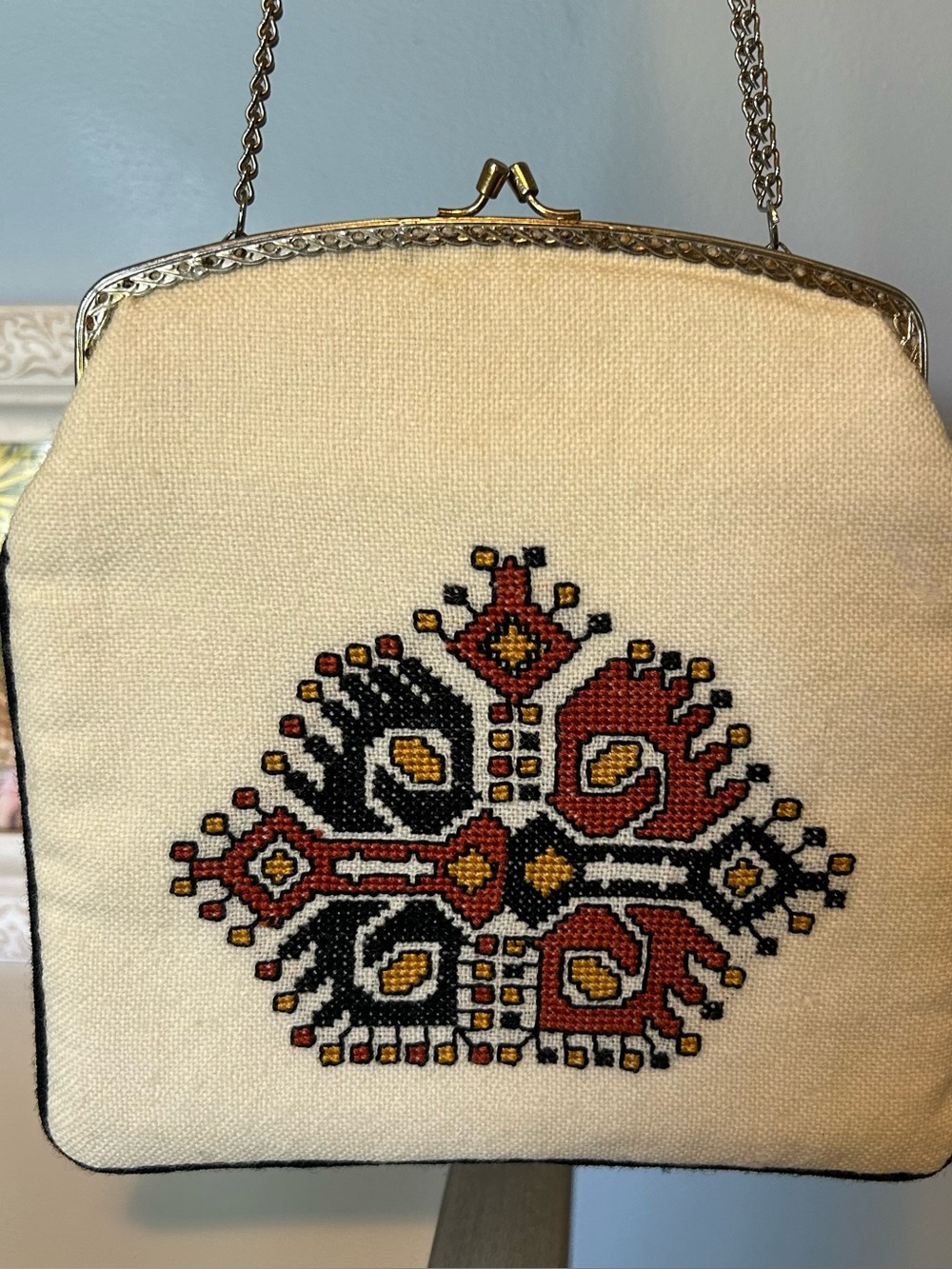Vintage Folk Art Kiss Lock Embroidered
Cross Stitch Chain Handbag Boho